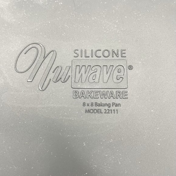 NuWave Silicone Bakeware Baking Set 8x8 Pan, Divider, & 9" Baking Pan Never Used - Picture 8 of 10